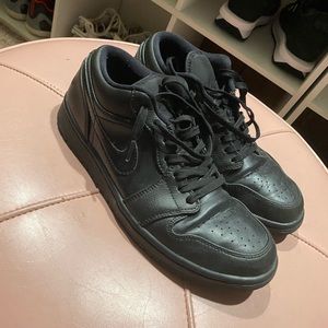 Jordan 1 low Triple Black
